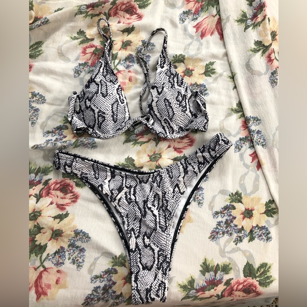 Snake skin bikini set, size small